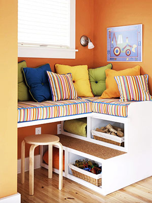 При правильному підході до дизайну приміщення навіть маленька дитяча кімната не є проблемою для організації функціональної, комфортною і красивою дитячої