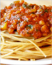 Як стверджують прославлені знавці   італійської кухні   , На сьогоднішній день існує більше 10 000 різновидів соусів для спагеті