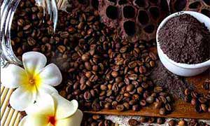 Кава часто є одним з головних компонентів антицелюлітних засобів - скрабів, масок, лосьйонів