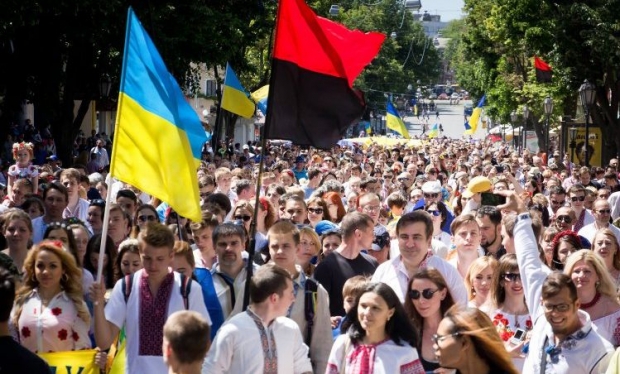 У минулому році з нагоди Дня вишиванки в Україні було проведено ряд масштабних заходів: флешмобів, парадів, фотосесій і тому подібного