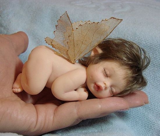Лялька немовля з полімерної глини