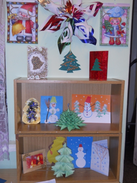 Дитячі малюнки та вироби на виставці «Зимова казка»