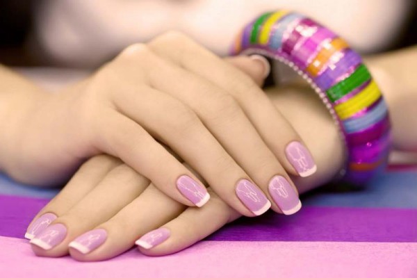 Часто виникає питання про те, чи можна використовувати шелак власницям ламких нігтів