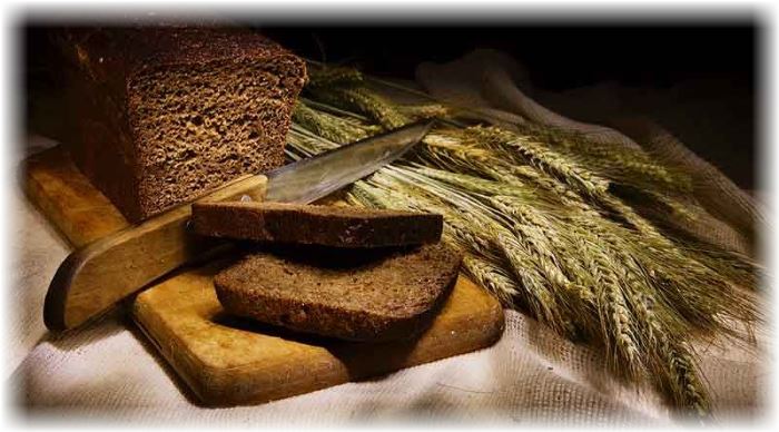 Однак якщо в приготуванні хліба була використана цільно-зернова мука, правильно приготована опара і кристально чиста вода, то користь від такого запашного хлібця буде неоціненна